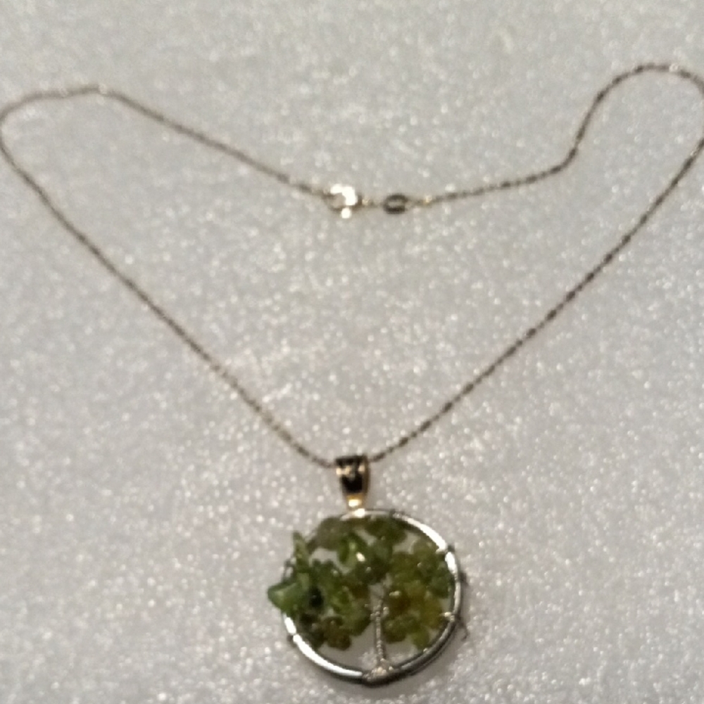 925 Sterling Necklace With An Elegant Green Key Chain Tree Of Life Pendant